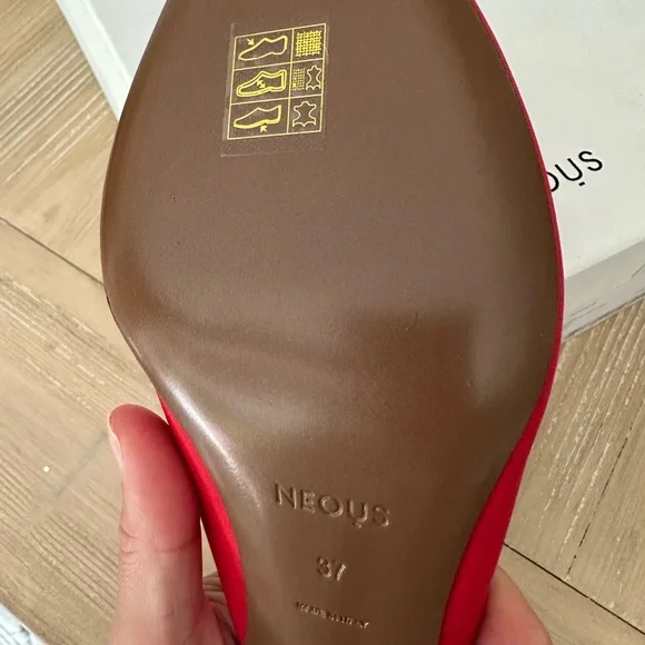 Neous Matar Mules - red satin size 7 - Brand New In Box Size IT 37 - Picture 4 of 6
